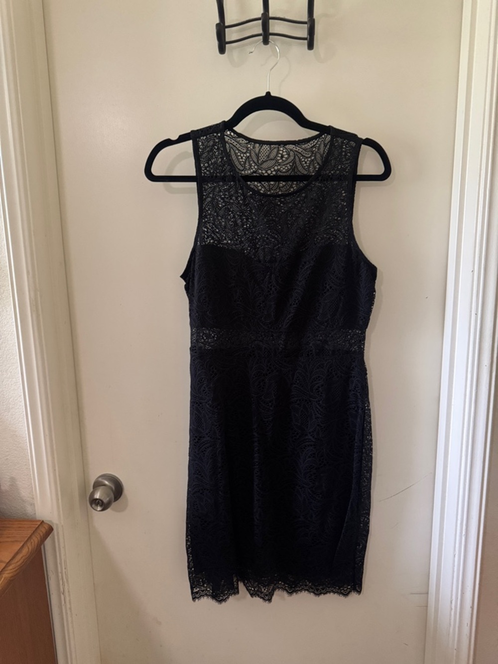 Black Lace Sleeveless Sheath Dress size M